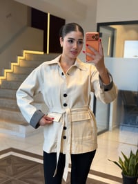 Kolları Ekose Desen Detaylı Kuşaklı Kahverengi Ceket K1874 Krem