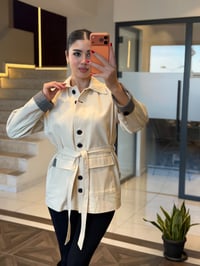 Kolları Ekose Desen Detaylı Kuşaklı Kahverengi Ceket K1874 Krem
