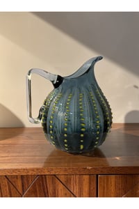 Artisan Üfleme Cam Sürahi – Dekoratif & Servislik Füme