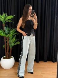 Kadın boru paça kot denim dantel detaylı pantolon