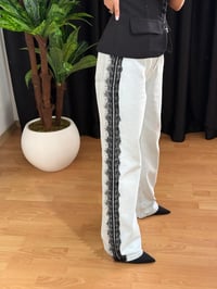 Kadın boru paça kot denim dantel detaylı pantolon