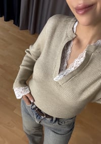 YAKA VE KOLU DANTEL DETAYLI TRİKO