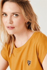 PROMOD HARDAL SARI LEOPAR KALP DETAY T-SHİRT