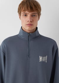 Mavi HALF ZIP LOGO SWEATSHIRT Koyu Deniz Mavi Lacivert Erkek Sweatshirt M0S10672-80776