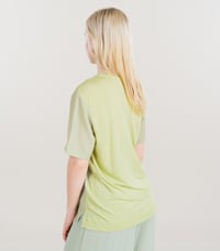 Only ONLNEWFLORA S/S ART O-NECK TOP BOX JRS Yeşil Kadın T-Shirt 15343900