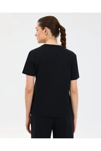 Skechers W Regular Fit Graphic T-shirt Siyah Kadın T-Shirt S2610049-3817