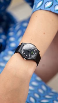 Swatch SO28B100 Masa Bayan Kol Saati