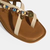 Bej Kadın Toka Detaylı Aksesuarlı Deri Sandalet