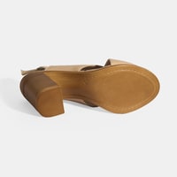 Bej Kadın Toka Detaylı Deri Sandalet