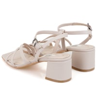 Kadın Bej Ayarlanabilir Tokalı Topuklu Deri Sandalet