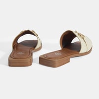 Kadın Bej Metal Toka Aksesuarlı Deri Terlik