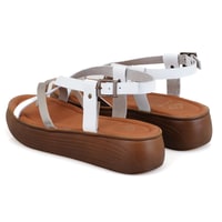 Kadın Beyaz Dolgu Tabanlı Deri Sandalet