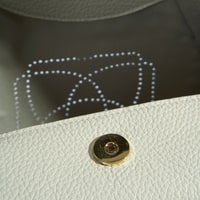 Kadın Beyaz Logo Baskılı Deri Omuz Çantası