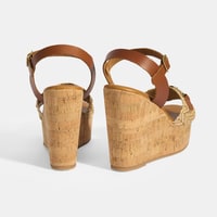 Kadın Kahve Toka Aksesuarlı Deri Detaylı Dolgu Topuklu Sandalet