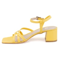 Kadın Sarı Ayarlanabilir Tokalı Topuklu Deri Sandalet