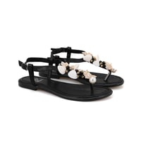 Kadın Siyah Aksesuarlı Parmak Arası Deri Sandalet