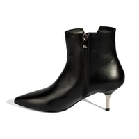 Kadın Siyah İnce Topuklu Sivri Burunlu Deri Bot