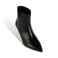 Kadın Siyah İnce Topuklu Sivri Burunlu Deri Bot