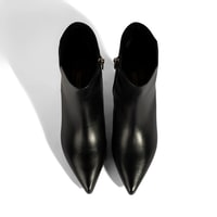 Kadın Siyah İnce Topuklu Sivri Burunlu Deri Bot