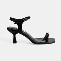 Kadın Siyah Metal Aksesuarlı Parmak Arası Topuklu Ayakkabı