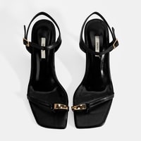 Kadın Siyah Metal Aksesuarlı Parmak Arası Topuklu Ayakkabı