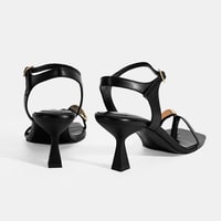 Kadın Siyah Metal Aksesuarlı Parmak Arası Topuklu Ayakkabı