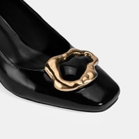 Kadın Siyah Metal Toka Aksesuarlı Rugan Topuklu Ayakkabı