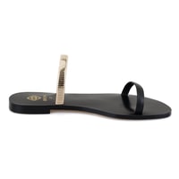 Kadın Siyah Parlak Aksesuarlı Deri Terlik