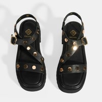 Kadın Siyah Zımba Detaylı Deri Sandalet