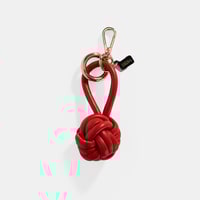 Kırmızı Düğüm Detaylı Deri Anahtarlık