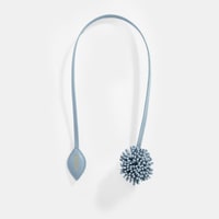 Mavi Çiçek Figürlü Monogram Detaylı Deri Charm