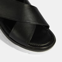 Siyah Kadın Lastik Bantlı Deri Sandalet