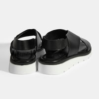 Siyah Kadın Lastik Bantlı Deri Sandalet