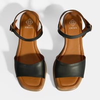 Siyah Kadın Toka Detaylı Deri Sandalet