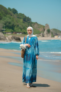 Ahşap Desenli Elbise Mavi