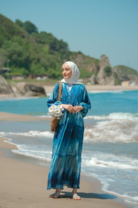 Ahşap Desenli Elbise Mavi