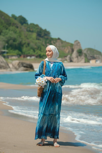 Ahşap Desenli Elbise Mavi