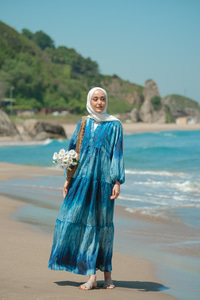 Ahşap Desenli Elbise Mavi