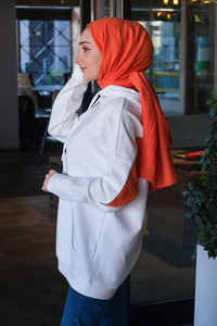 Uygun Fiyatlı ARKA BASKILI SWEAT TURUNCU | Loccomoda.com 