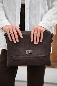 Arka Fermuar Detay Önü Çimalı Çanta Kahverengi