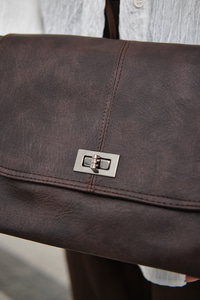 Arka Fermuar Detay Önü Çimalı Çanta Kahverengi