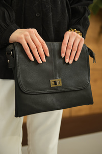 Arka Fermuar Detay Önü Çimalı Çanta Siyah