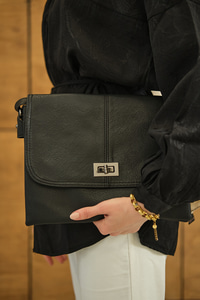 Arka Fermuar Detay Önü Çimalı Çanta Siyah