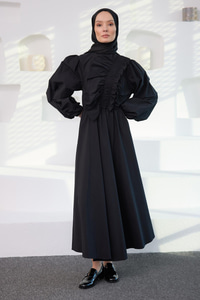 Asimetrik Büzgü Ve Fırfır Detaylı Elbise Siyah