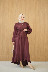 Asimetrik Fırfırlı Bel Bağlamalı Piliseli Elbise Bordo