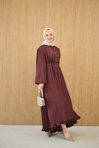 Asimetrik Fırfırlı Bel Bağlamalı Piliseli Elbise Bordo