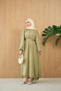 Asimetrik Fırfırlı Bel Bağlamalı Piliseli Elbise Fıstık Yeşil