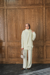 Atkı Detaylı Örgü Takım Ekru