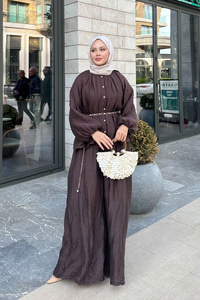 Balon Kol İnci Düğmeli Aksesuarlı Pantolonlu Takım Kahverengi