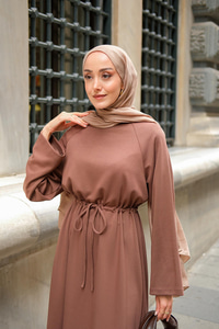 Bel Bağlama Detay Elbise Kahverengi